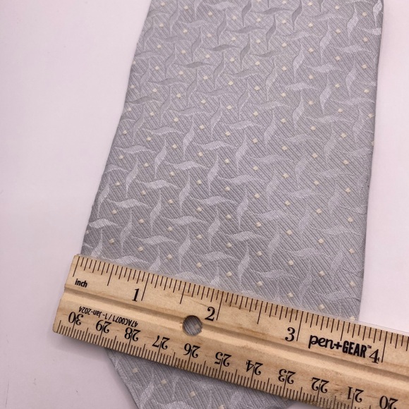 Giorgio Armani Light Gray Patterned Tie - Picture 5 of 6